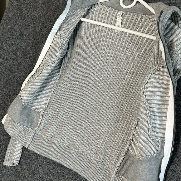 Lululemon Embrace Full Zip Hoodie Scuba Sweater -Gray - Women's Size 4 - EUC!!!! - Picture 13 of 16